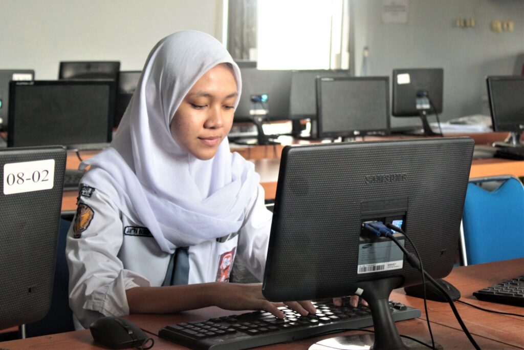 format laporan praktikum harian smk