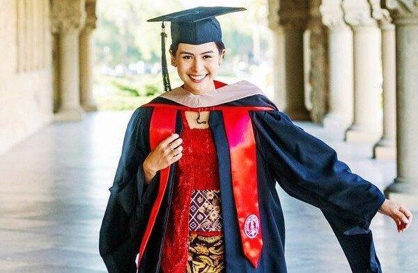 Deretan Artis Indonesia dengan Gelar Master dan Doktor