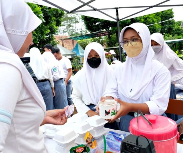 Tips Parenting untuk Orang Tua yang Memiliki Anak Usia SMA/SMK