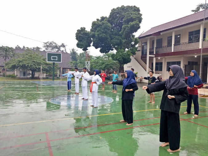 Tips Olahraga Aman untuk Siswa SMK Saat Berpuasa