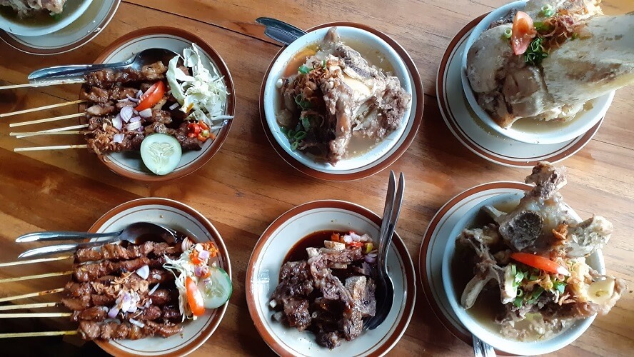Sop dan Sate Sapi Pak Bayu